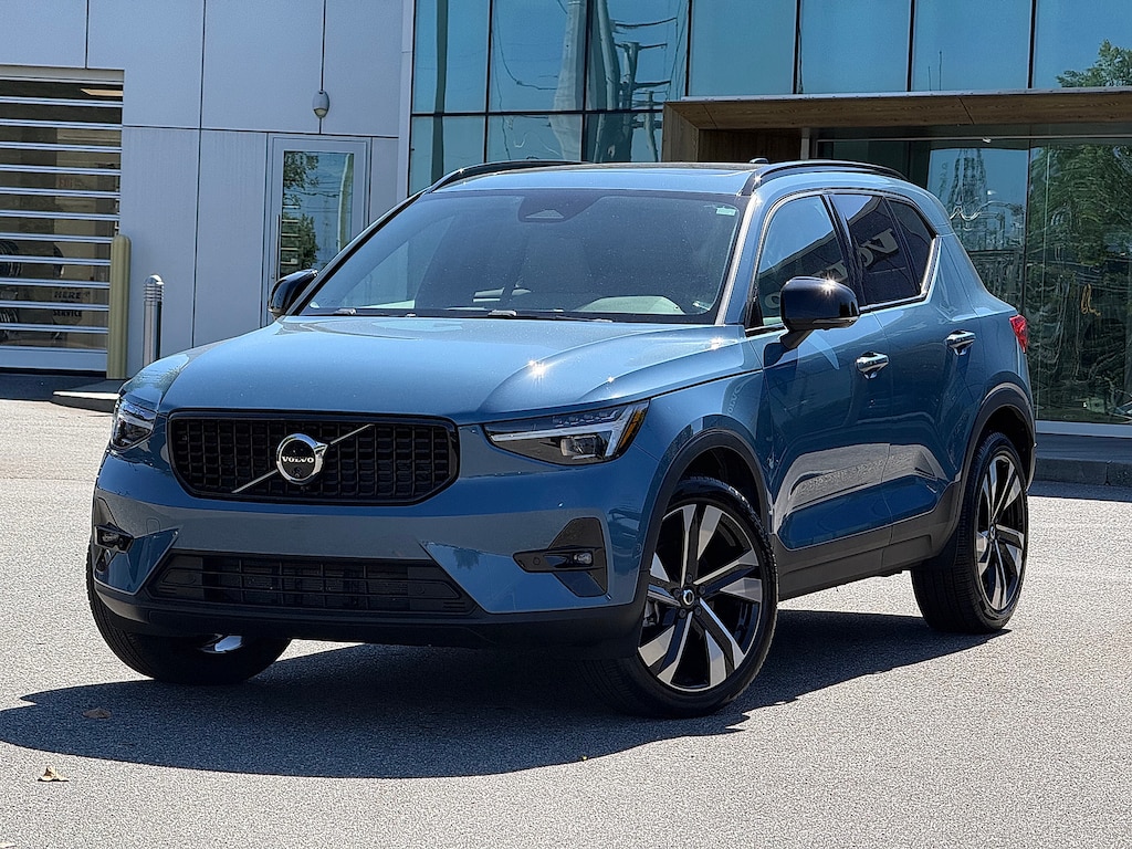 Certified 2024 Volvo XC40 B5 Plus Dark SUV