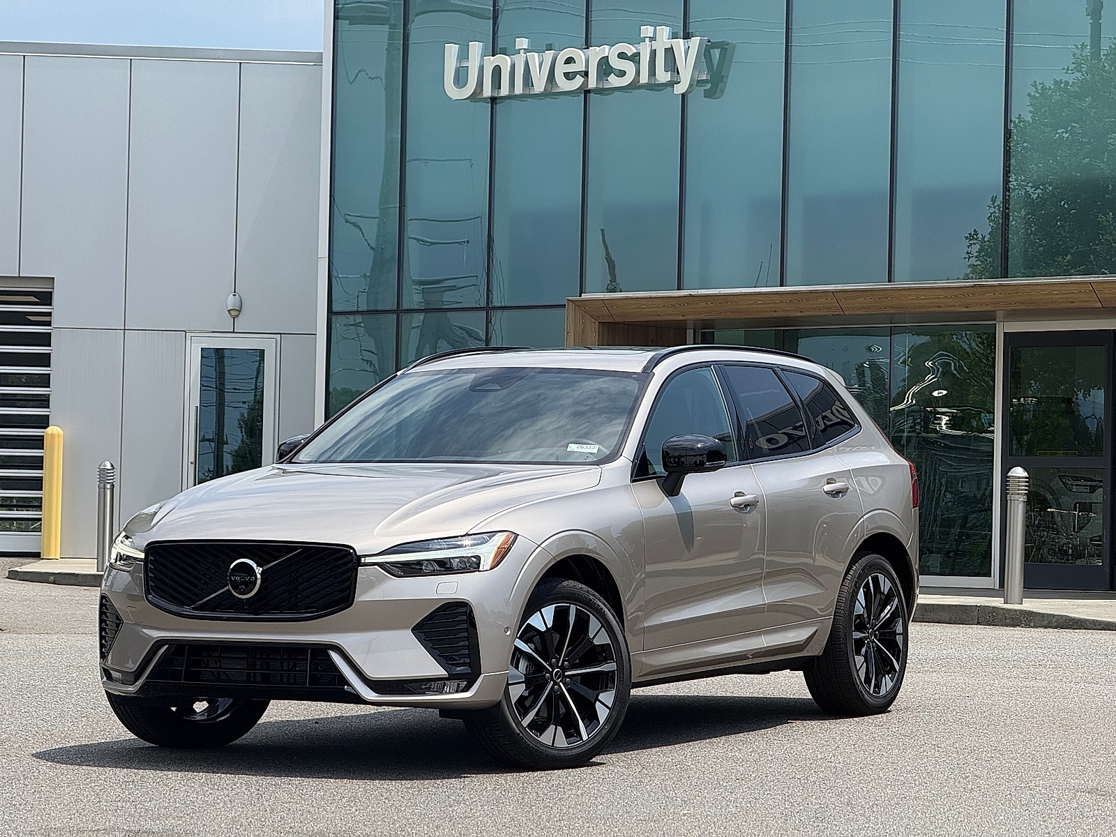2026 Volvo XC60 B5 Plus Dark AWD's photo