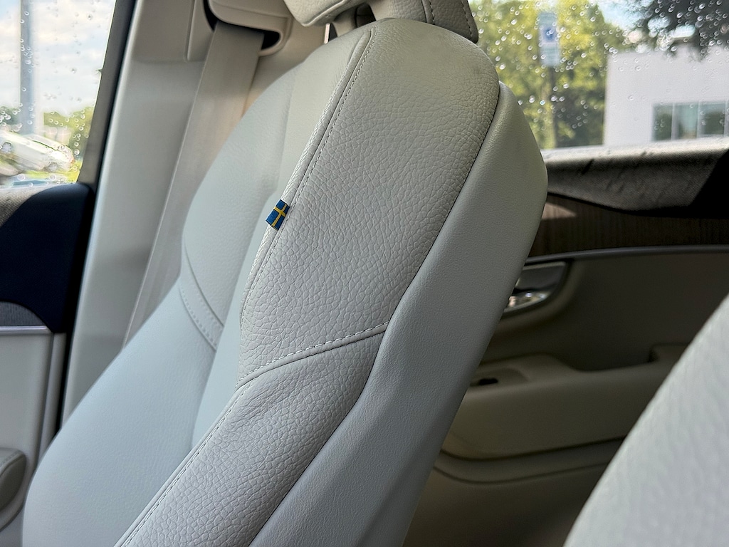 Certified 2025 Volvo XC90 plug-in hybrid T8 Plus 7-Seater SUV