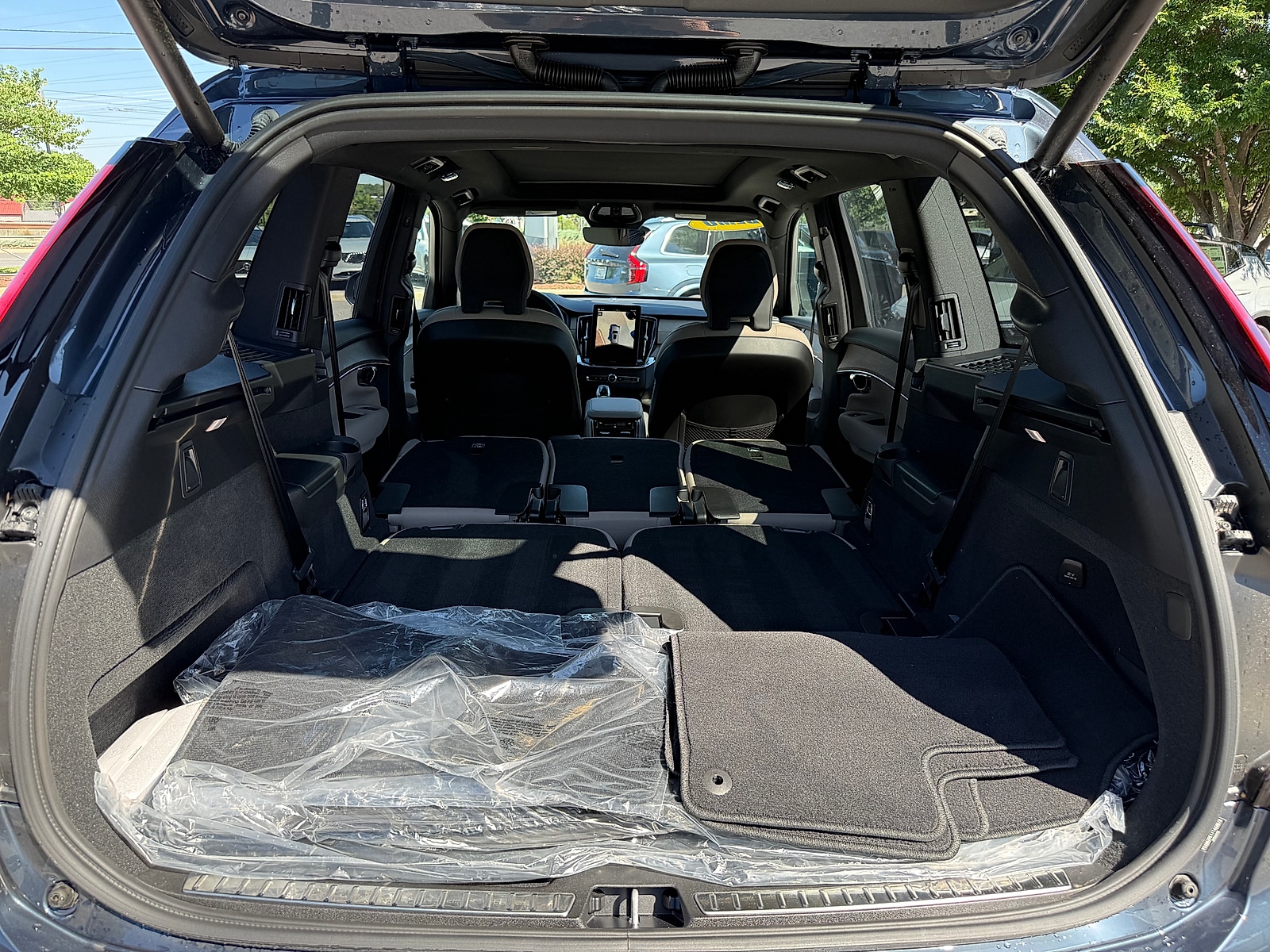 2026 Volvo XC90 Plus - Photo 27