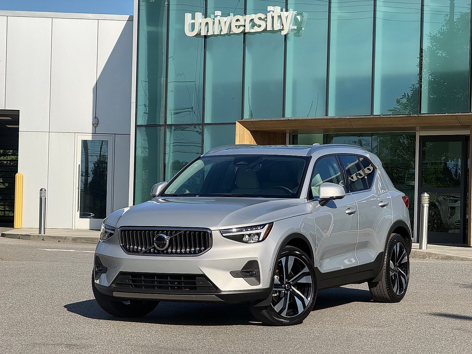 2023 Volvo XC40 B5 Plus Bright AWD's photo
