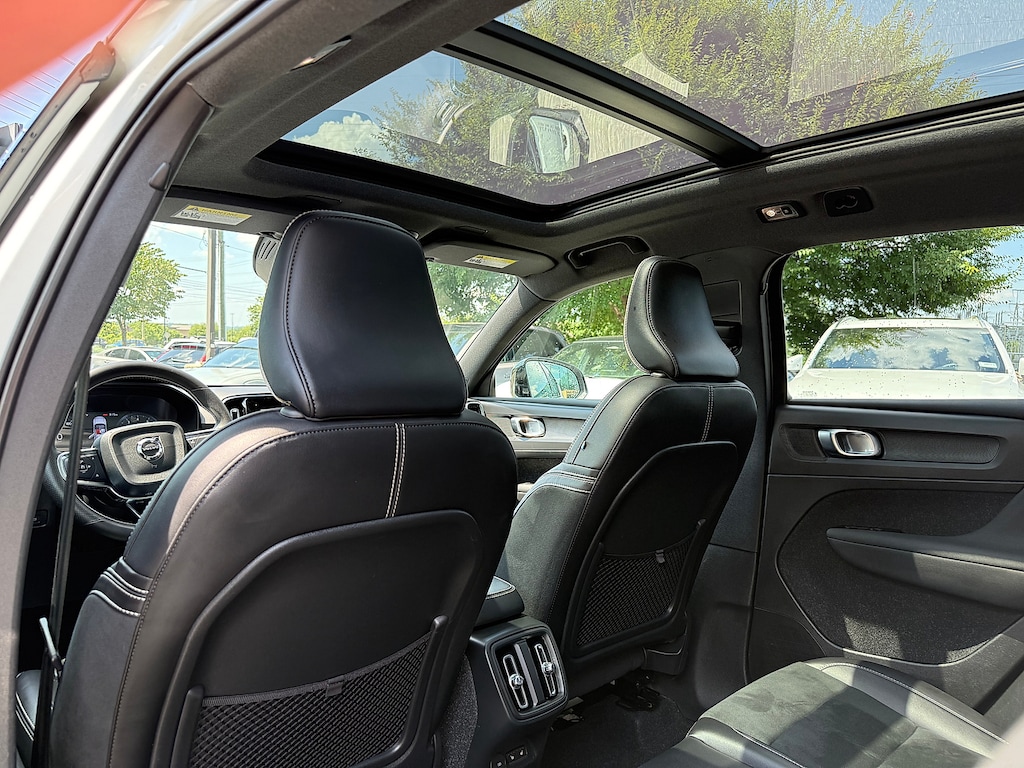 Certified 2021 Volvo XC40 T5 R-Design SUV
