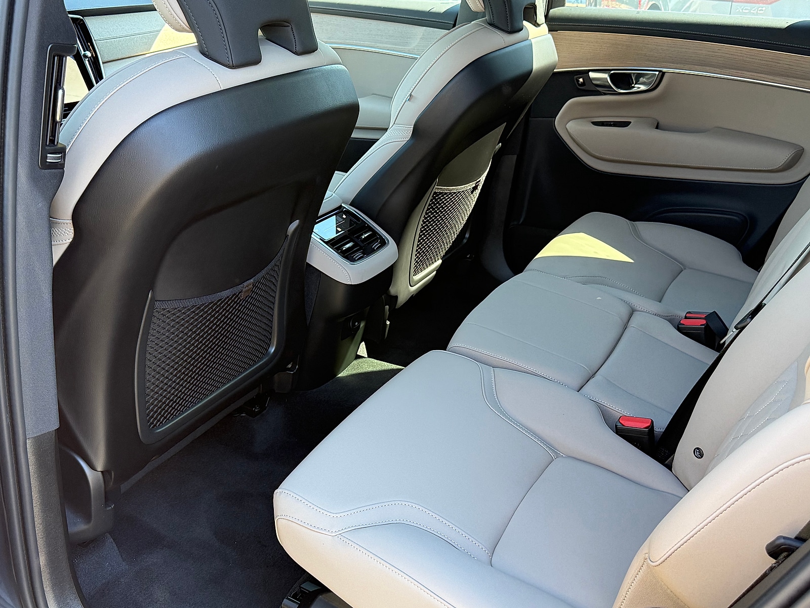 2026 Volvo XC90 Plus - Photo 21