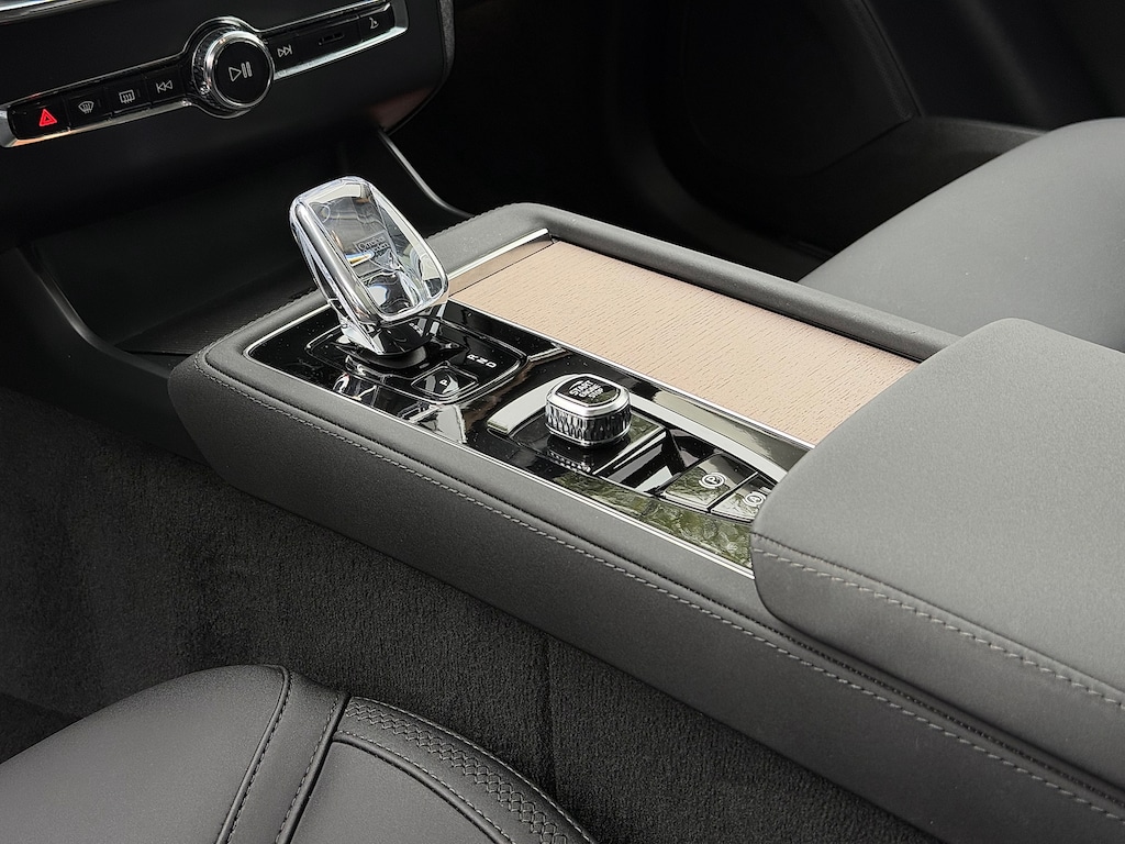 Certified 2025 Volvo XC90 B5 (2025.5) Plus 7-Seater SUV
