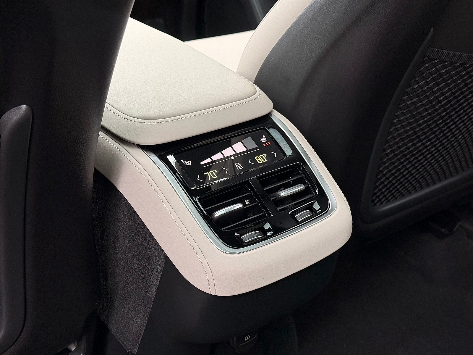 2026 Volvo XC90 Plus - Photo 21