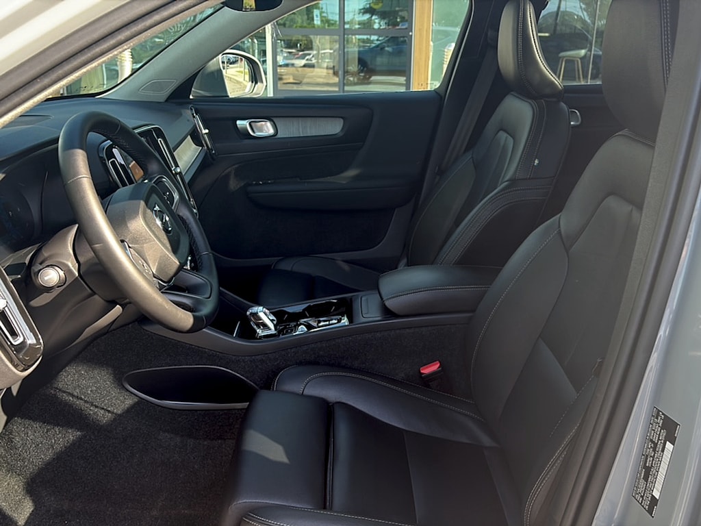 Certified 2025 Volvo XC40 B5 Plus Bright Theme SUV