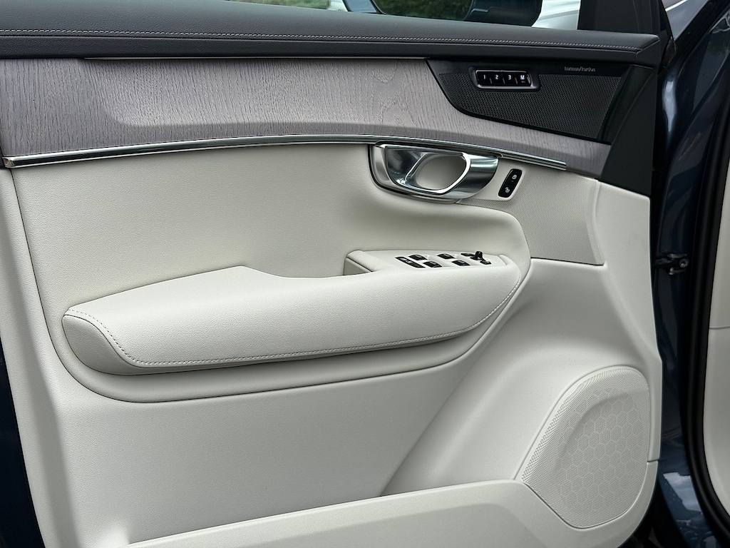New 2026 Volvo XC90 plug-in hybrid T8 Ultra 7-Seater SUV
