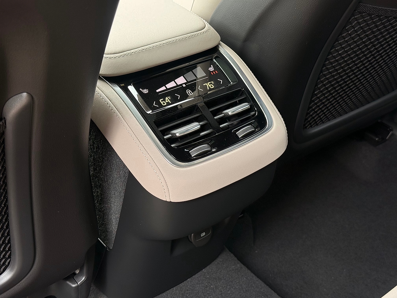 2026 Volvo XC90 Plus - Photo 22
