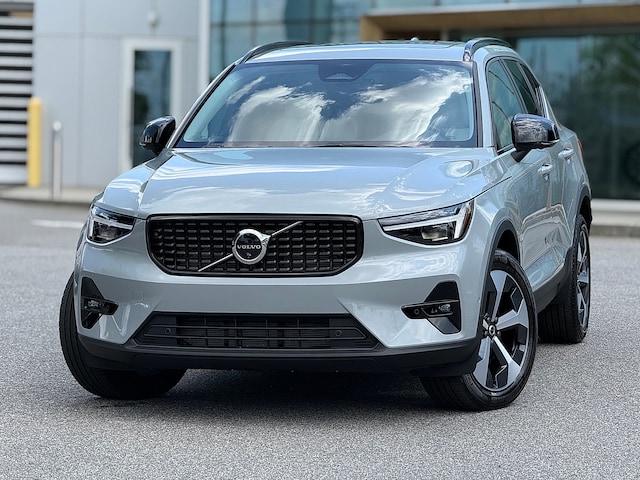 2026 Volvo XC40 B5 Plus SUV