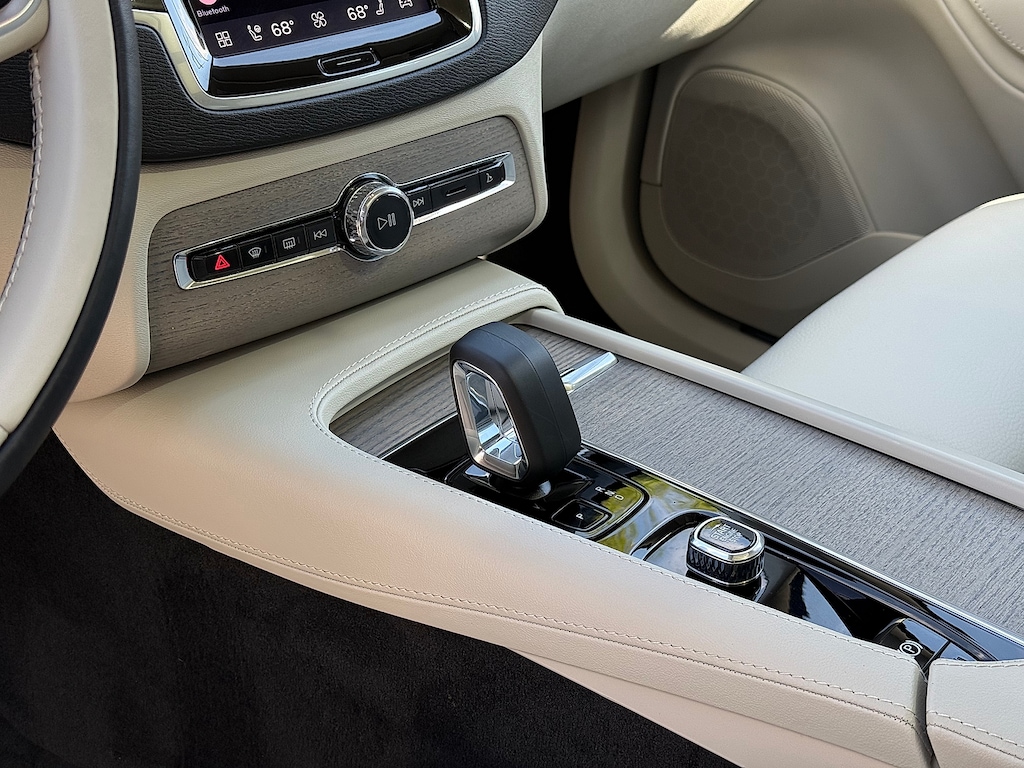 Certified 2025 Volvo XC90 plug-in hybrid T8 Plus 7-Seater SUV