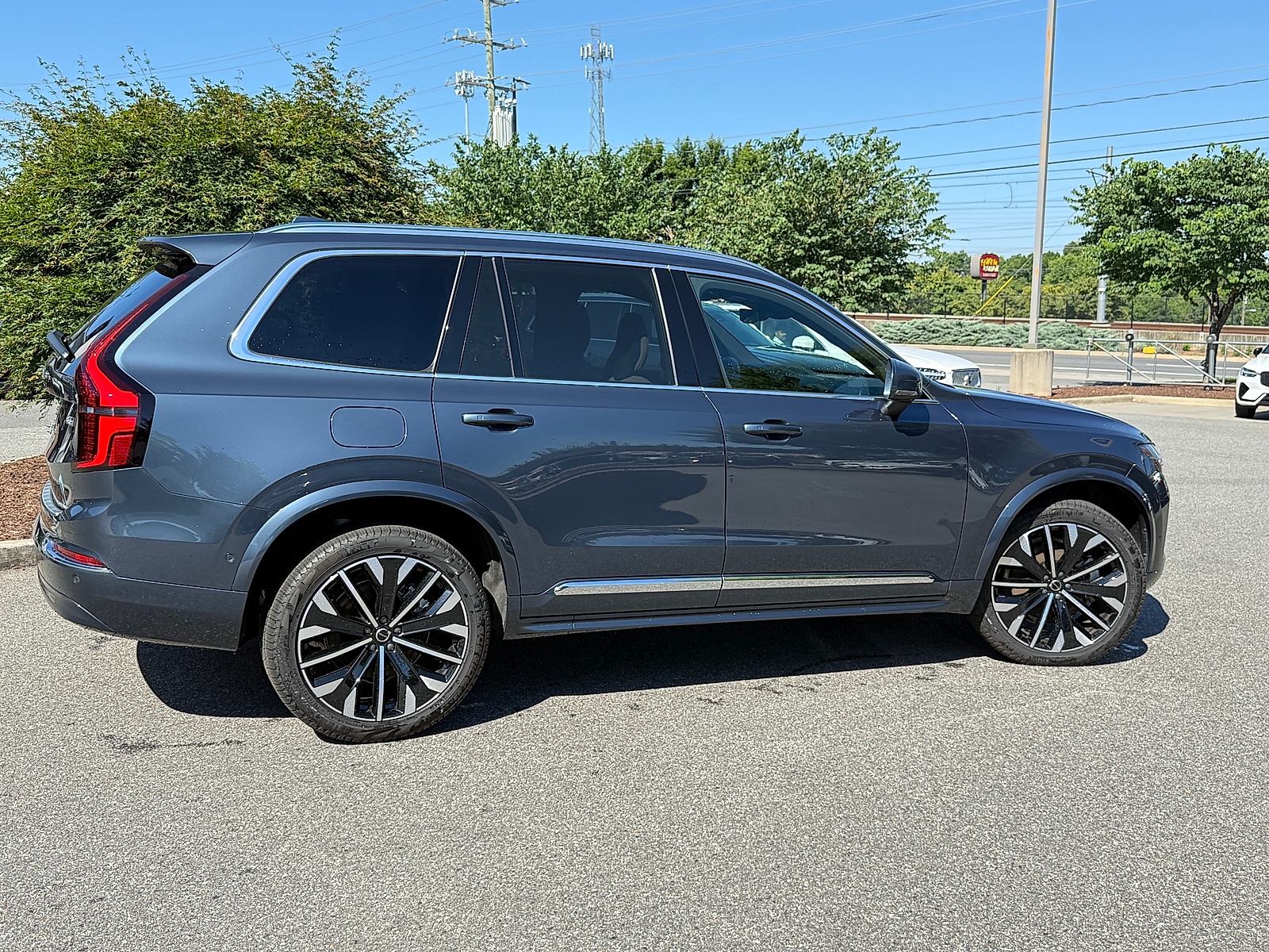 2026 Volvo XC90 Plus - Photo 9