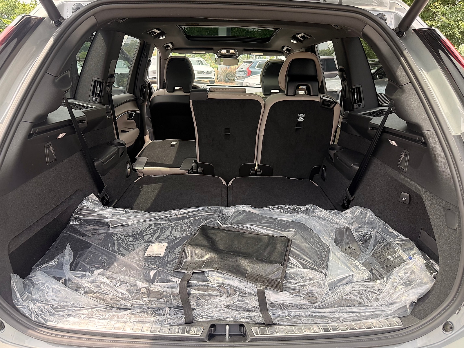 2026 Volvo XC90 Plus - Photo 26