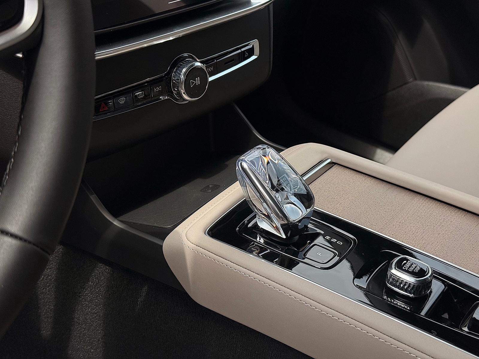 2026 Volvo XC90 Plus - Photo 14