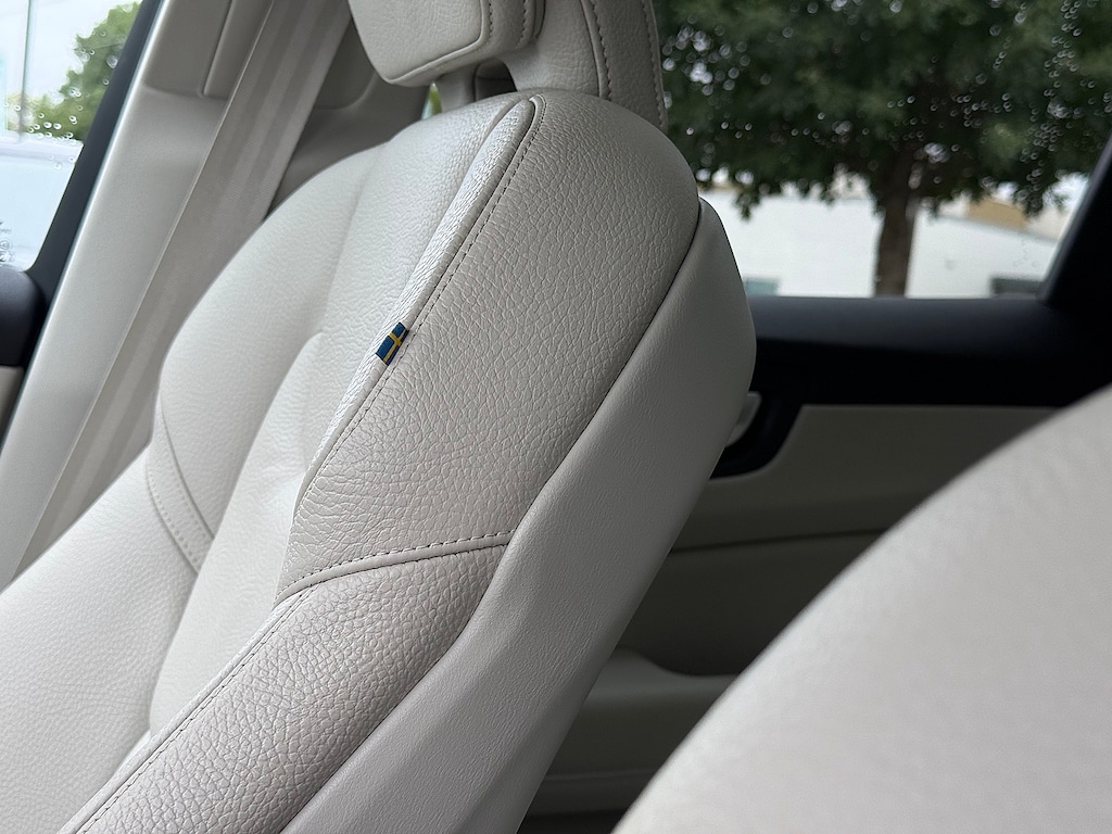 Certified 2024 Volvo XC60 plug-in hybrid T8 Plus Dark SUV