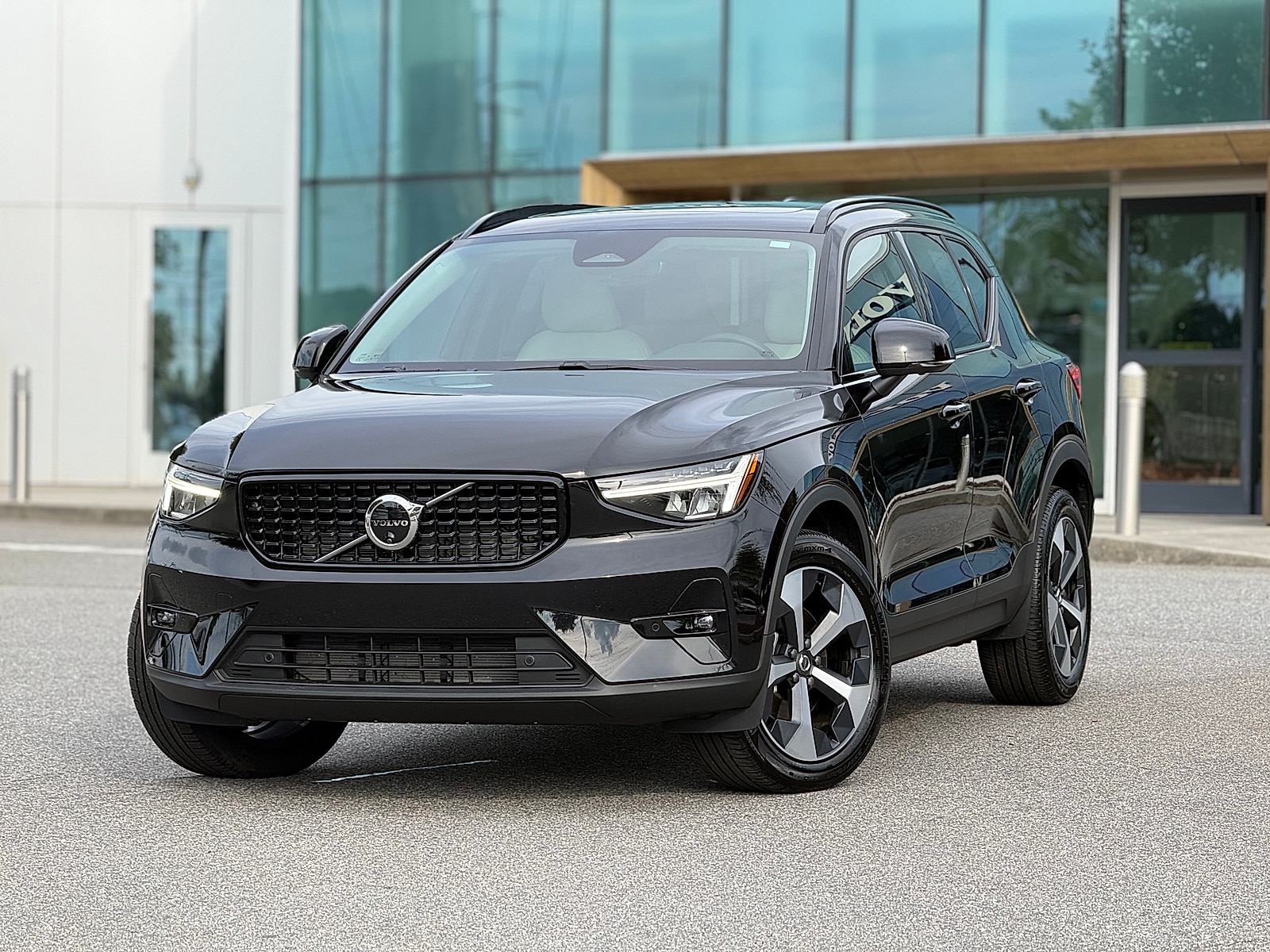 2025 Volvo XC40