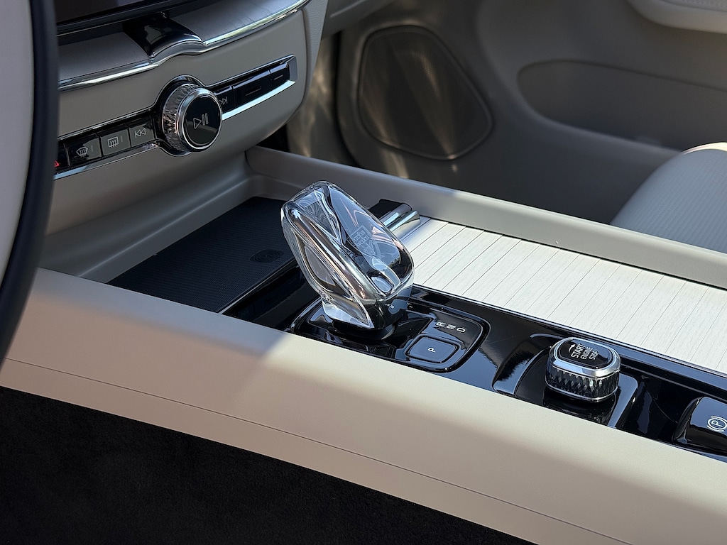 New 2026 Volvo XC60 plug-in hybrid T8 Ultra SUV