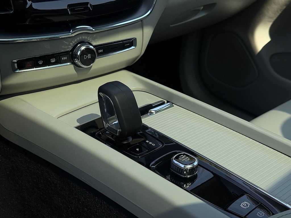 Certified 2023 Volvo XC60 Recharge Plug-In Hybrid Core Bright SUV