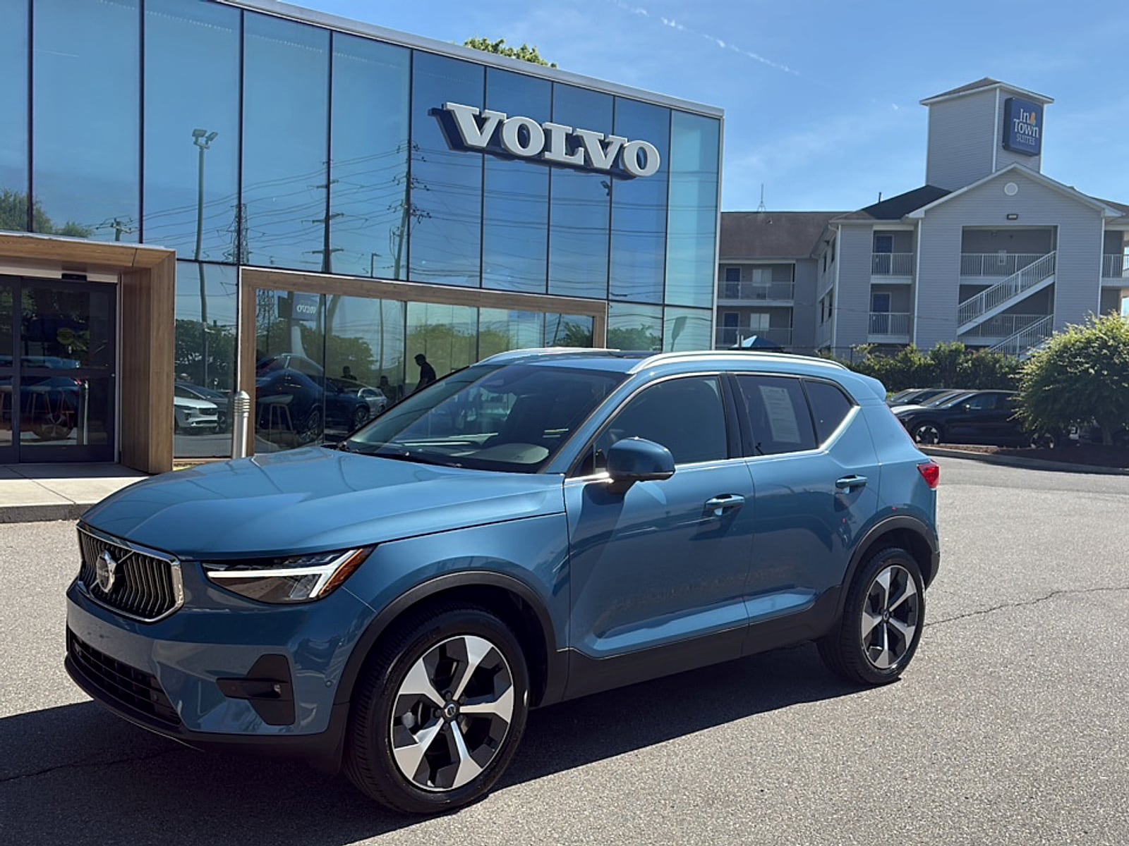2025 Volvo XC40 B5 Plus Bright AWD's photo