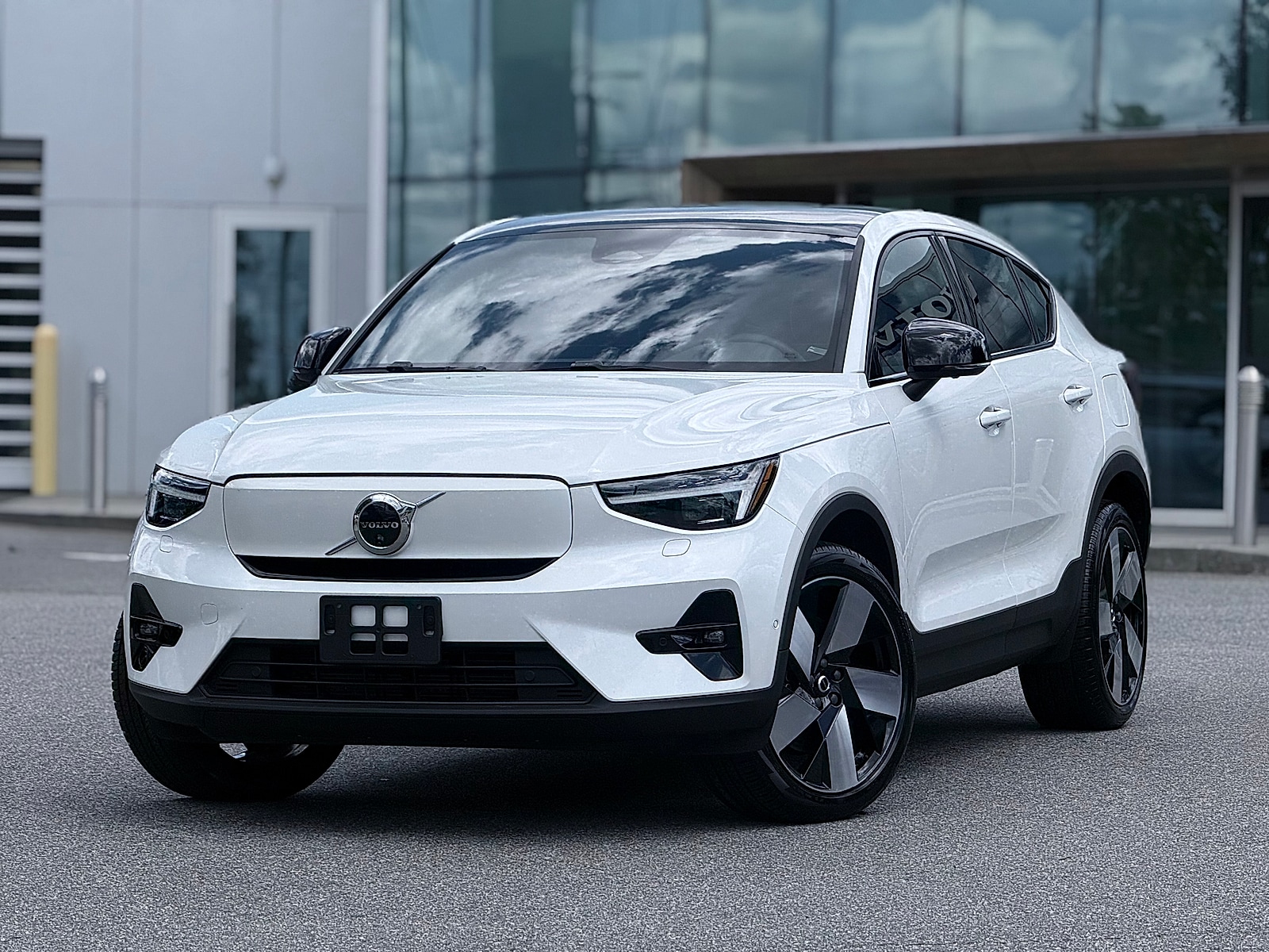 2023 Volvo C40 P8 Recharge Ultimate AWD's photo