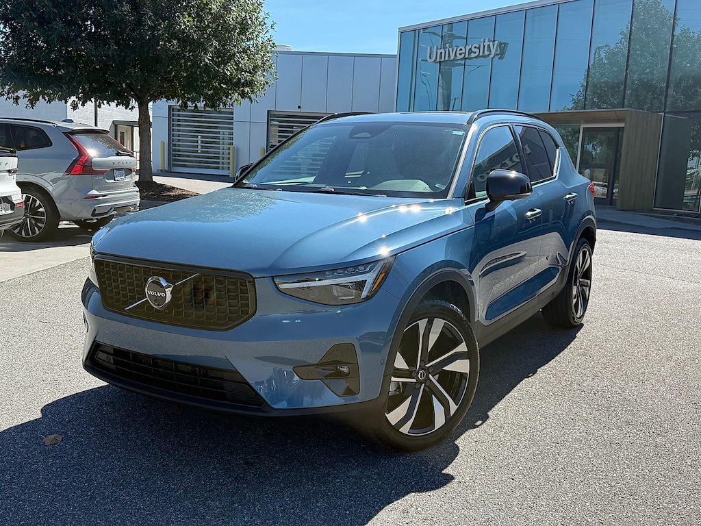 Certified 2024 Volvo XC40 B5 Plus Dark SUV