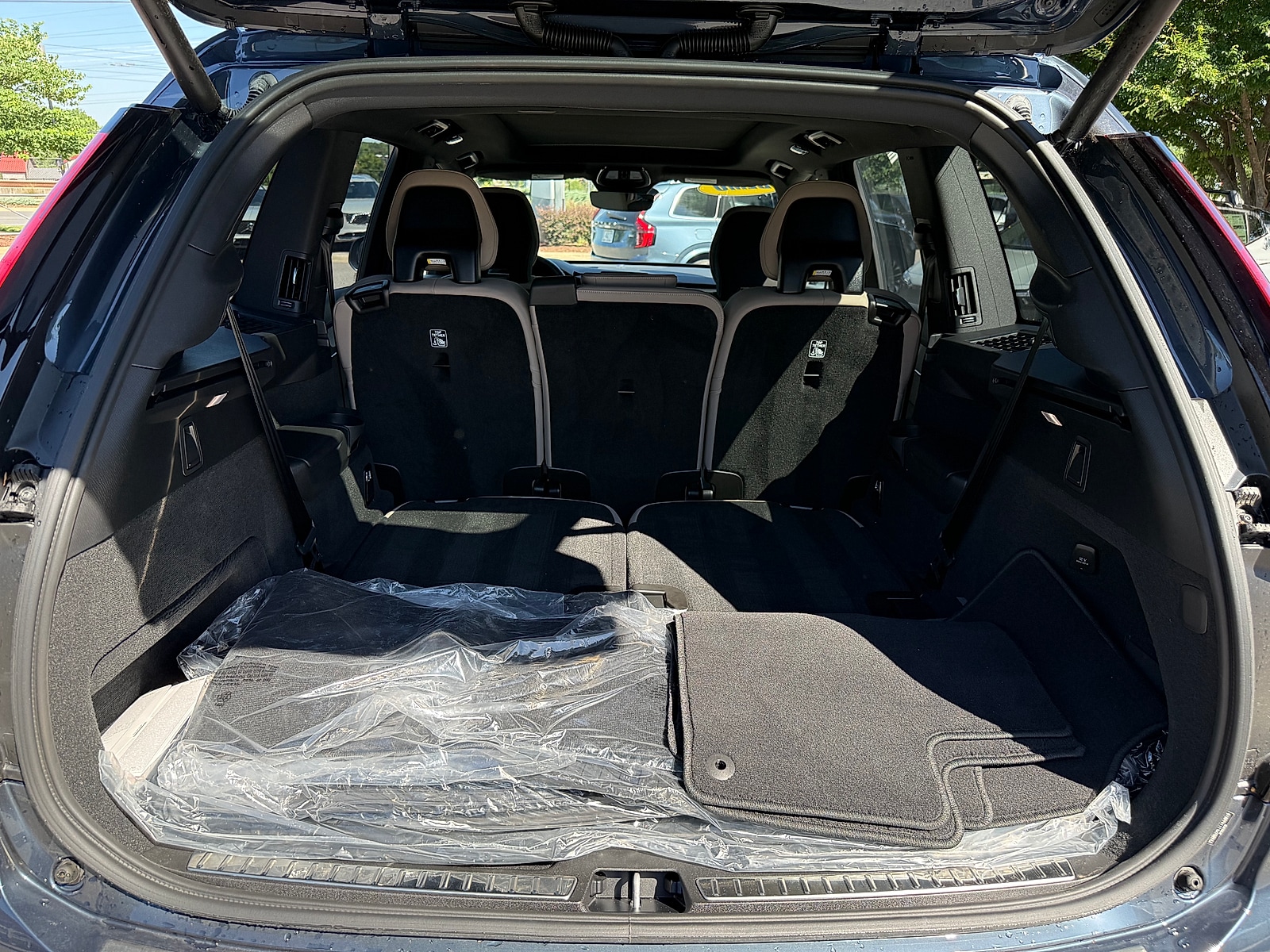 2026 Volvo XC90 Plus - Photo 26