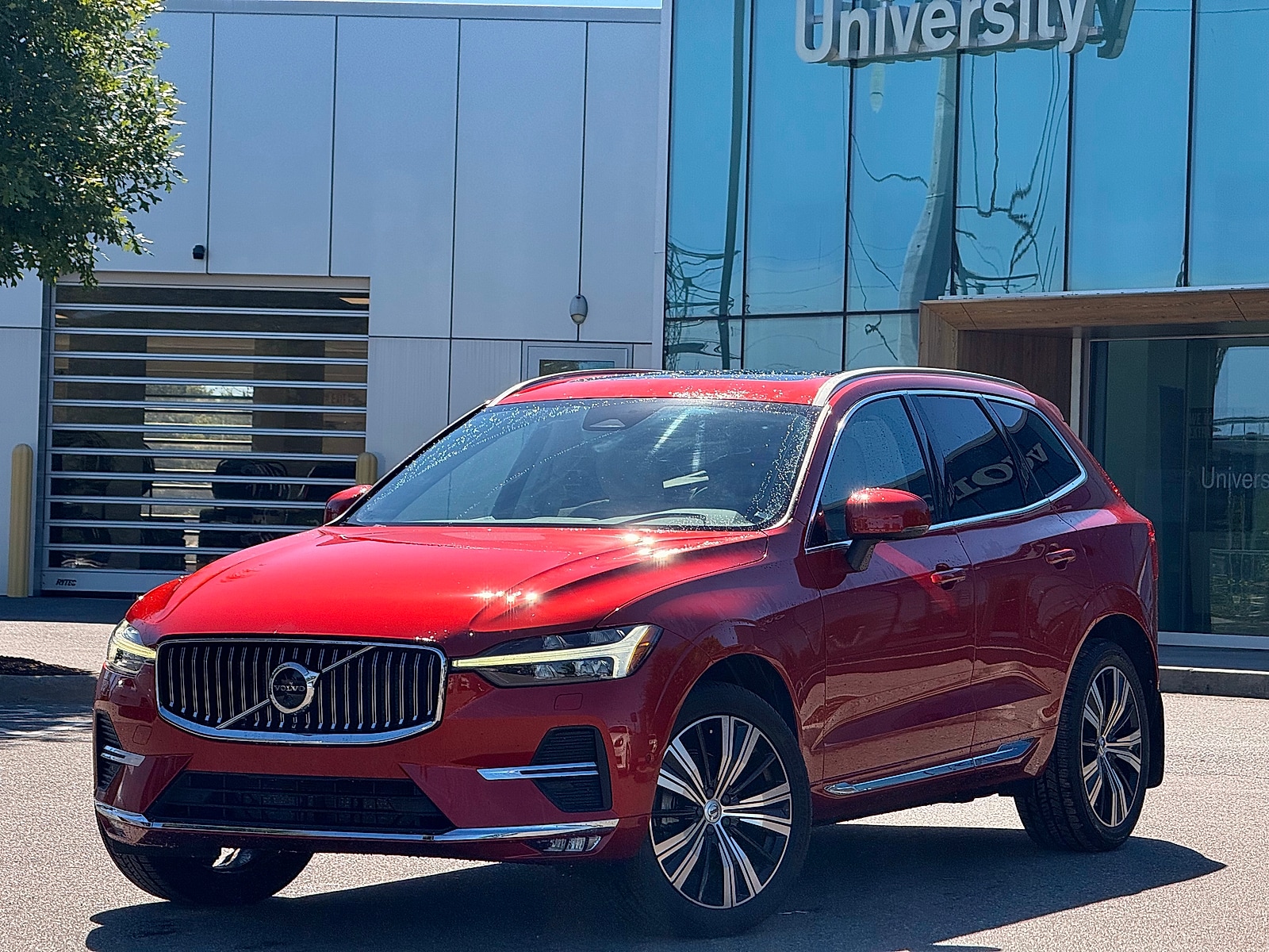 2023 Volvo XC60 B5 Plus Bright Theme AWD's photo