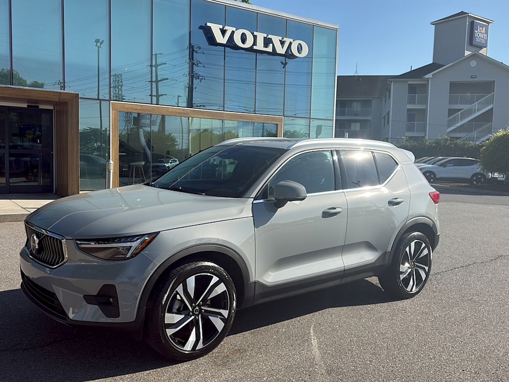 Certified 2025 Volvo XC40 B5 Plus Bright Theme SUV