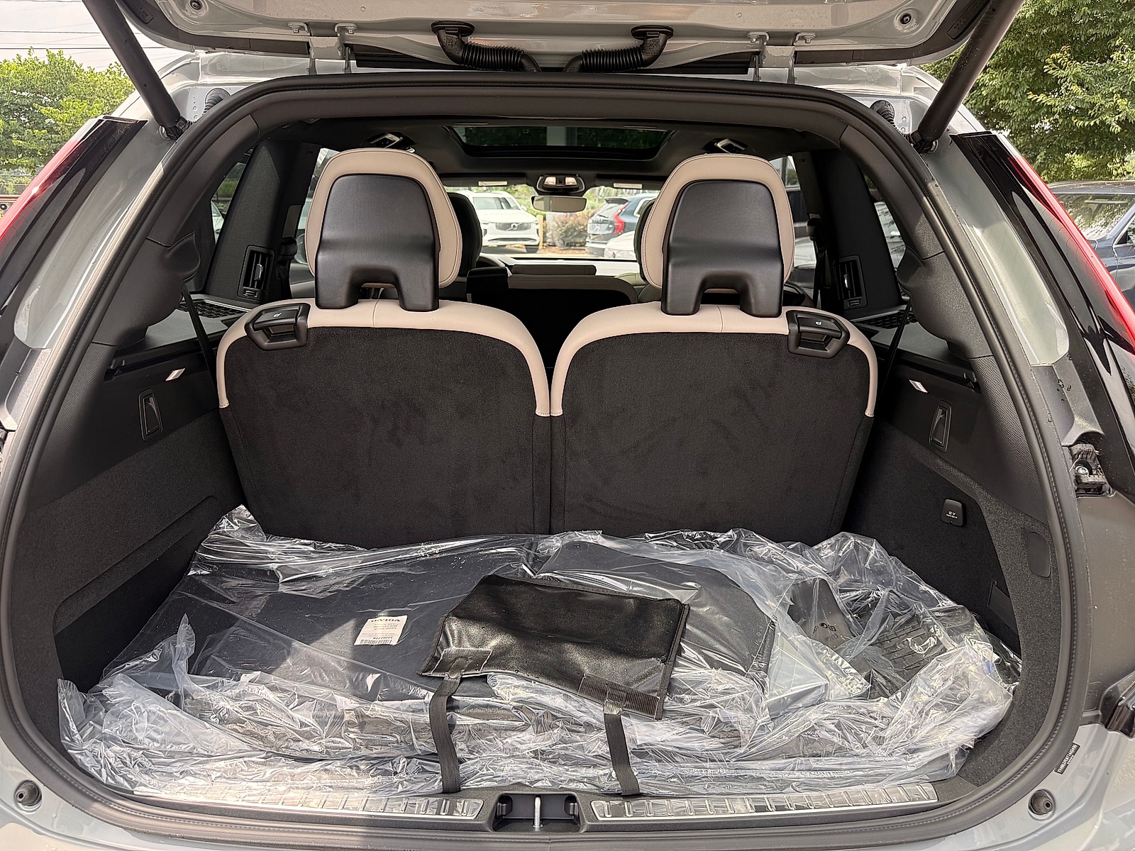 2026 Volvo XC90 Plus - Photo 25