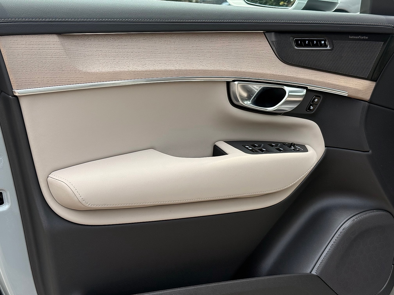 2026 Volvo XC90 Plus - Photo 10