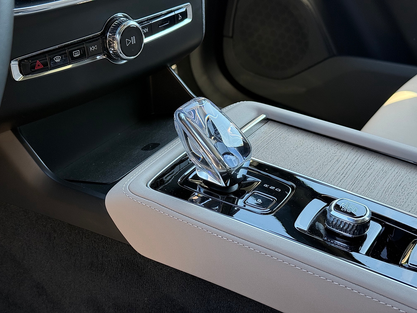 2026 Volvo XC90 Plus - Photo 17