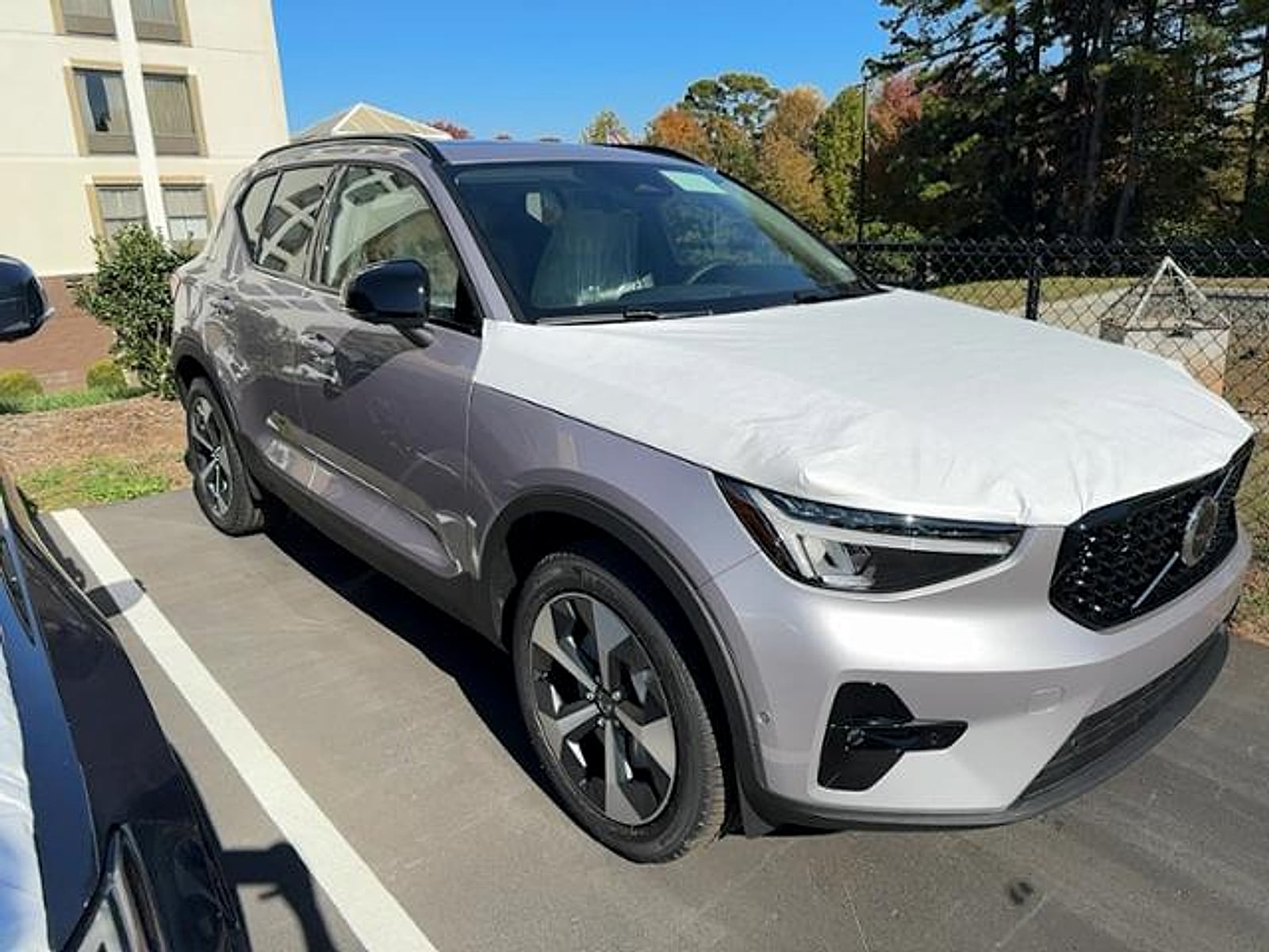 2026 Volvo XC40 B4 Plus Dark FWD's photo