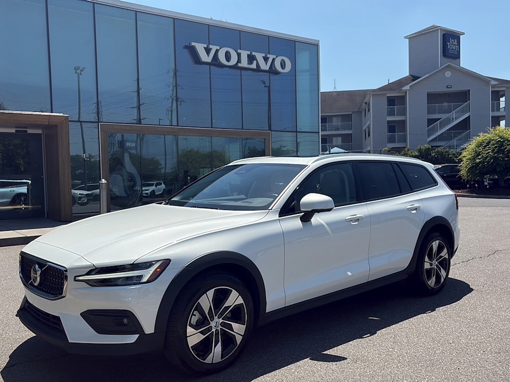 Certified 2025 Volvo V60 Cross Country B5 Plus Wagon