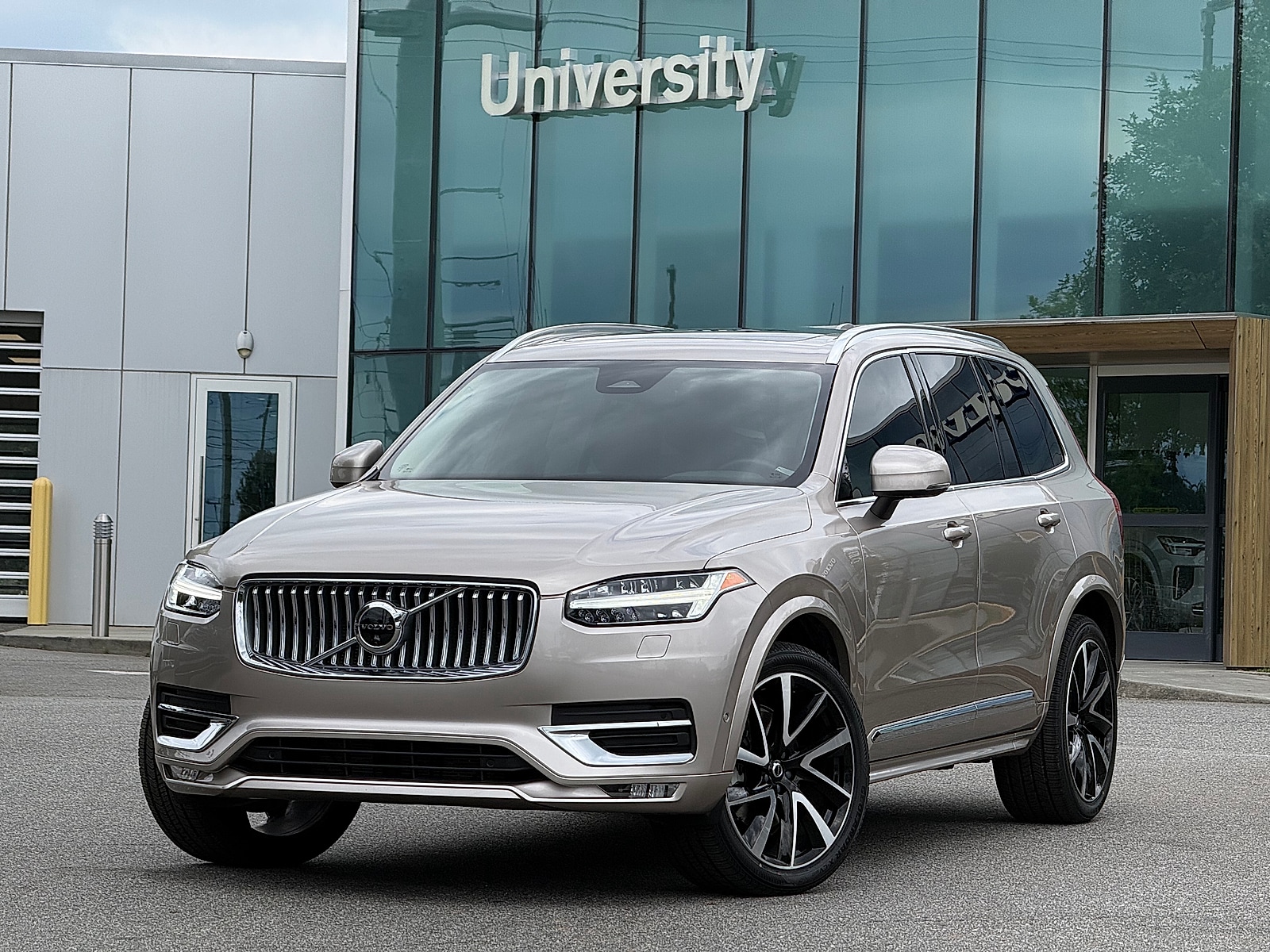 2023 Volvo XC90 B6 Plus 7-Seater 4WD's photo