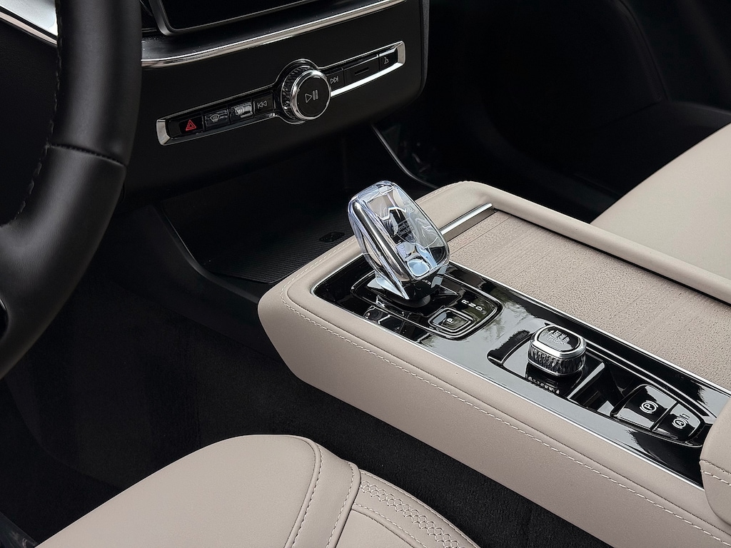 New 2026 Volvo XC90 B6 Plus 7-Seater SUV