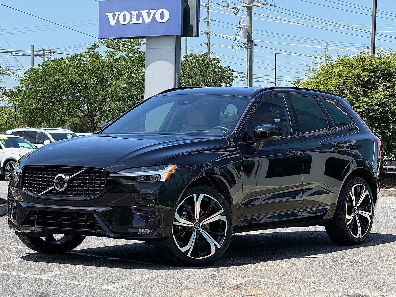2025 Volvo XC60 B5 Ultra Dark AWD's photo