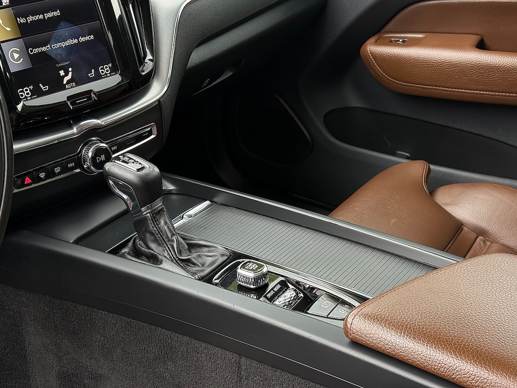 Used 2019 Volvo XC60 T5 Momentum SUV
