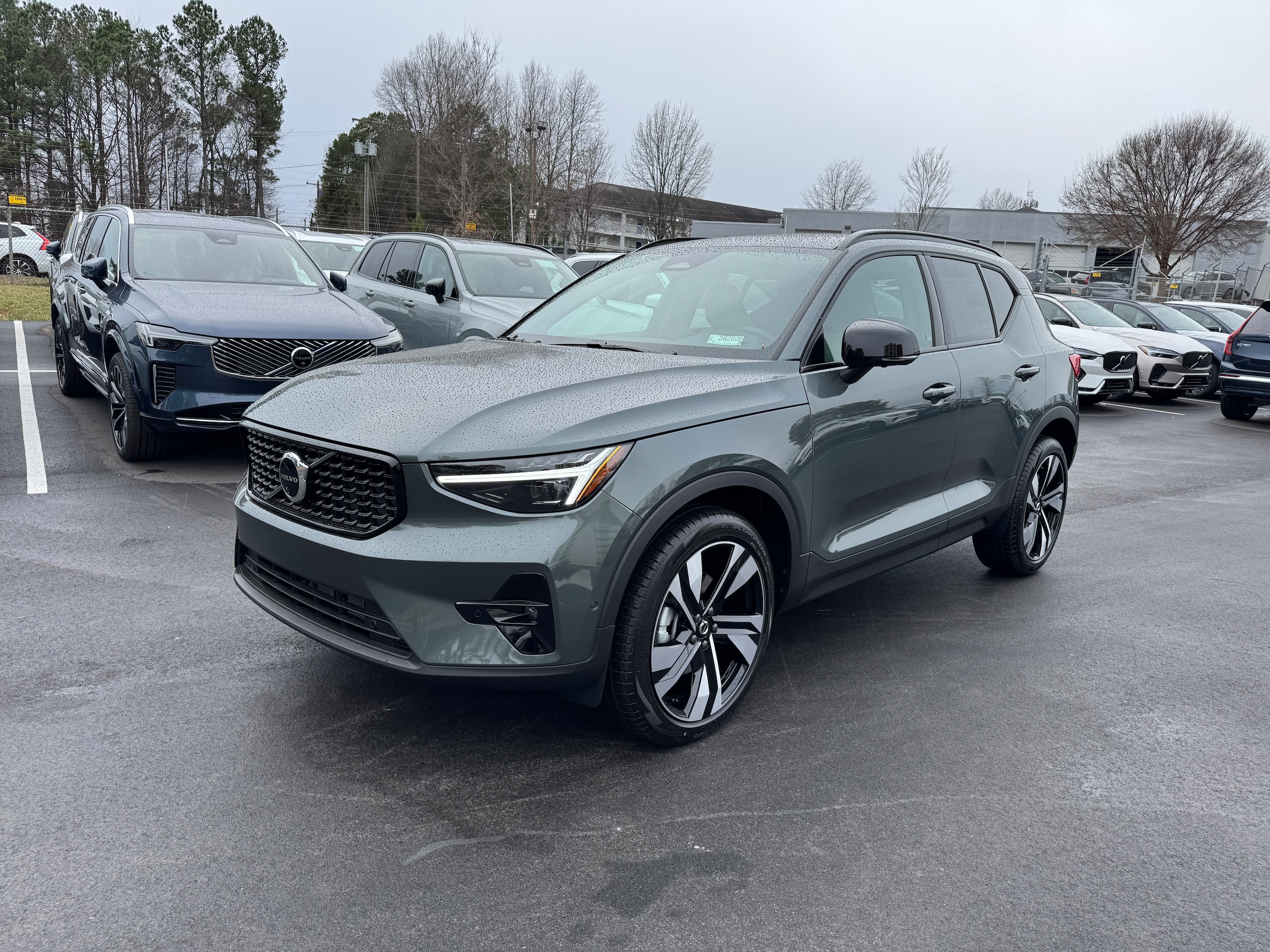 2026 Volvo XC40 B5 Ultra Dark AWD's photo