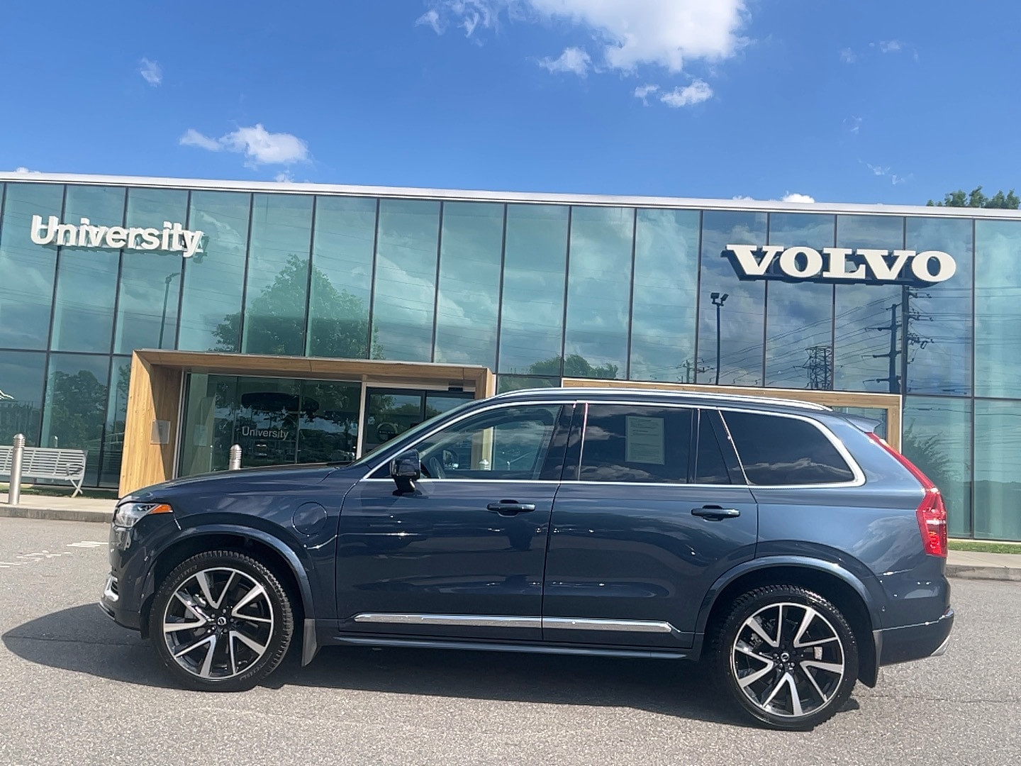 2021 Volvo XC90 Recharge Plug-In Hybrid T8 Inscription Expression 7 Passenger