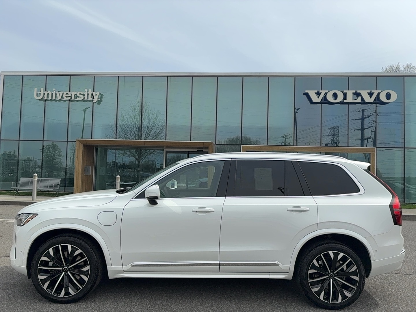 2025 Volvo XC90 Recharge T8 Ultra Bright Theme 7-Passenger eAWD