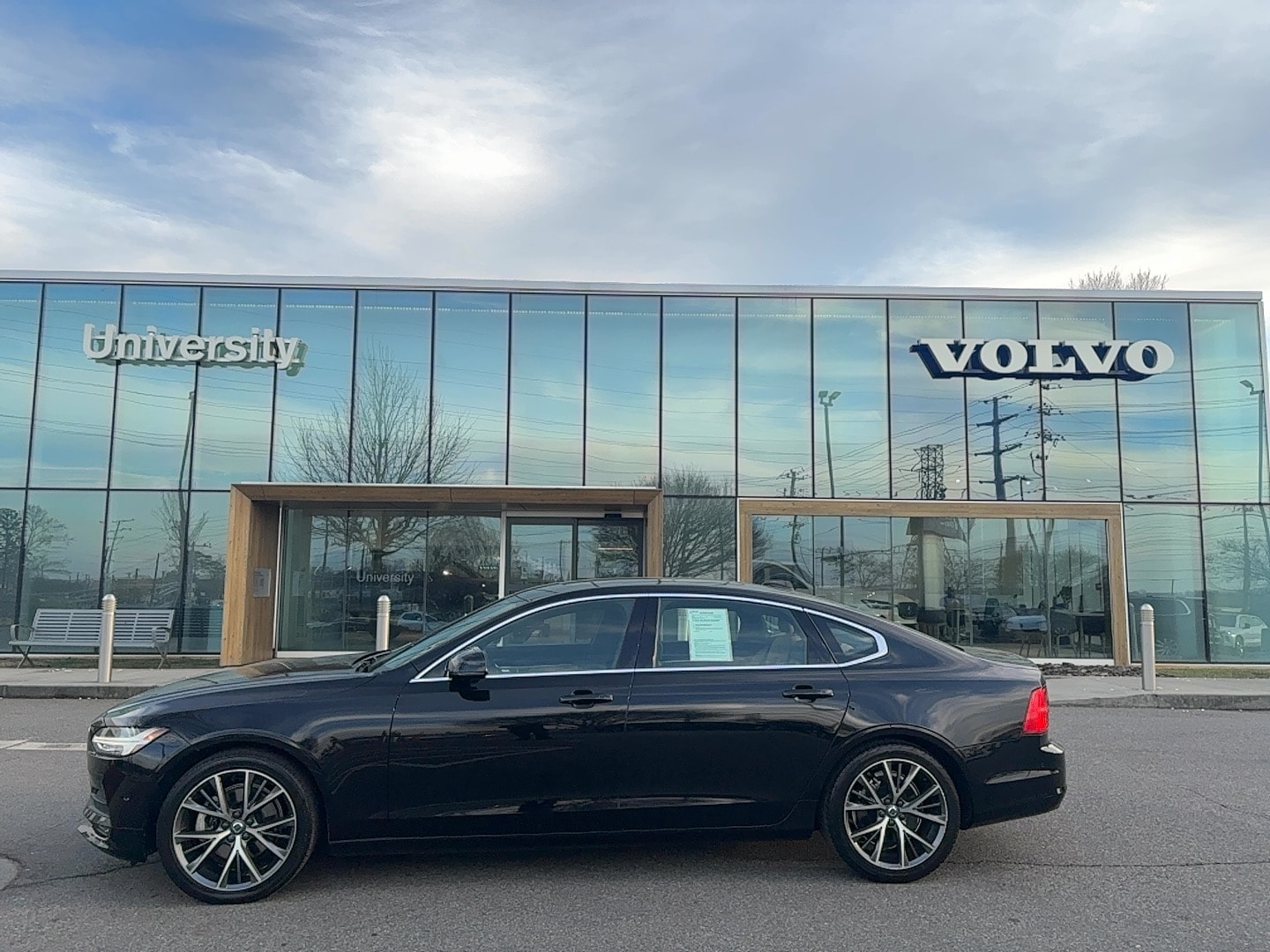 2018 Volvo S90 Momentum