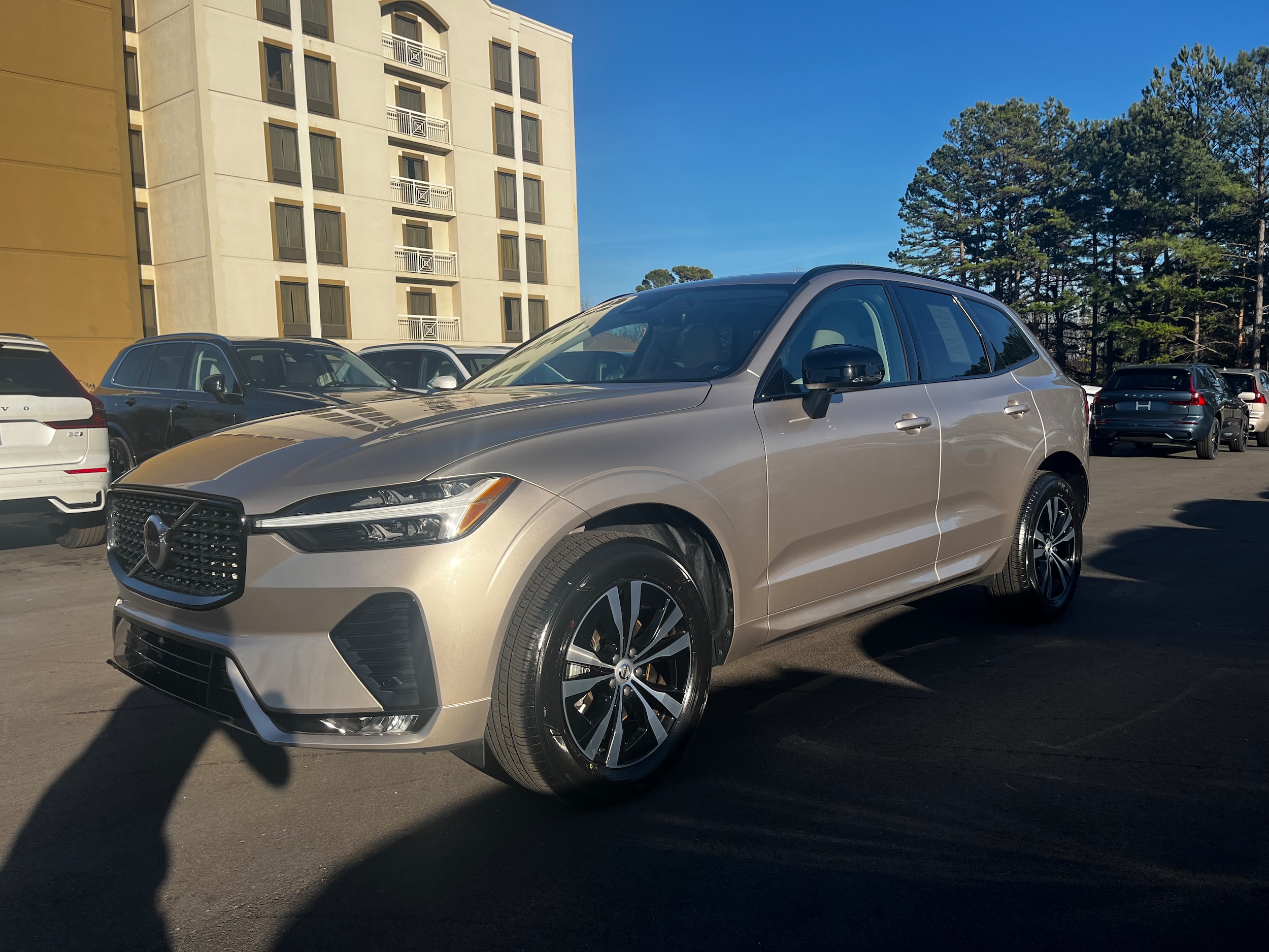 2024 Volvo XC60 Core's photo