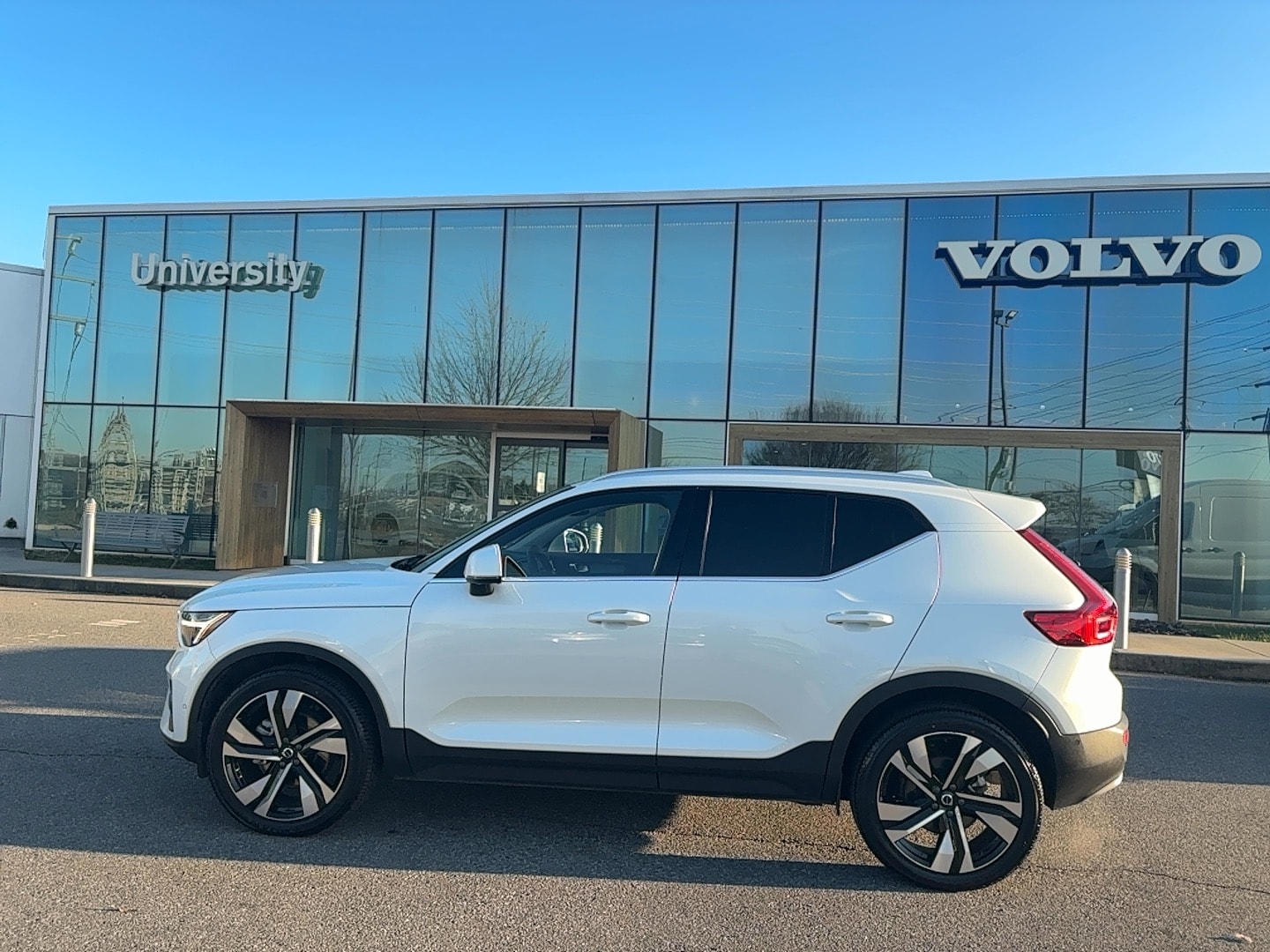 2024 Volvo XC40 Plus's photo