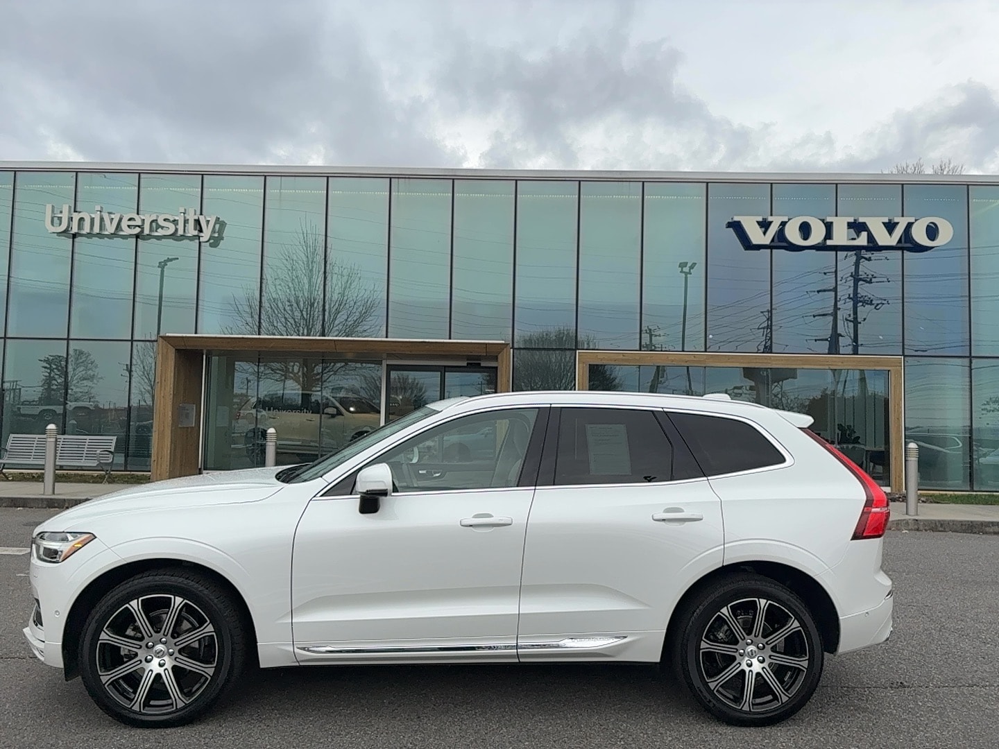 2020 Volvo XC60 Inscription's photo