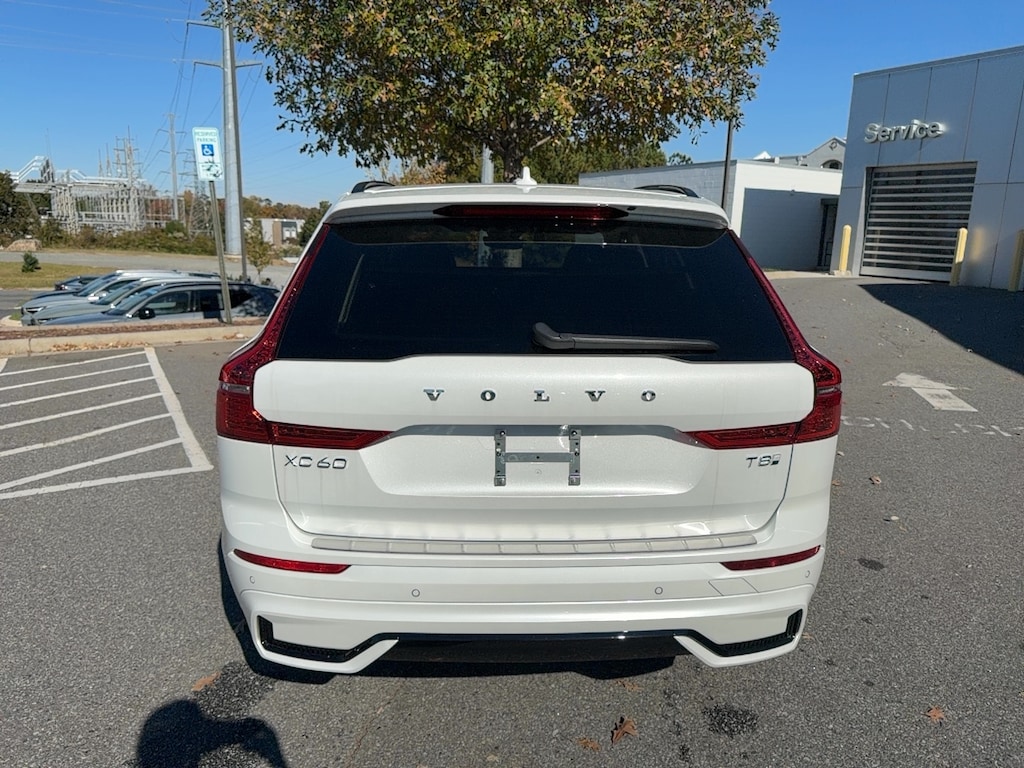 New 2025 Volvo XC60 plug-in hybrid T8 Plus SUV
