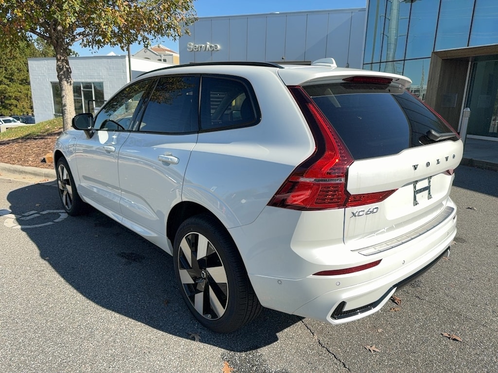 New 2025 Volvo XC60 plug-in hybrid T8 Plus SUV