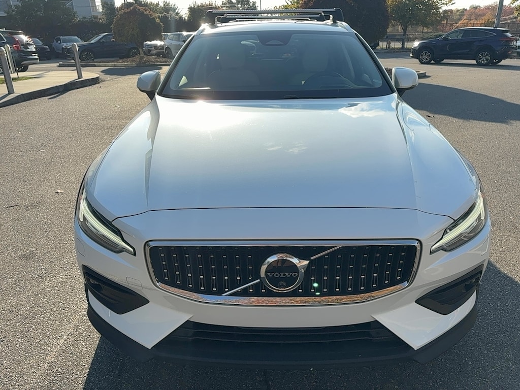 Certified 2023 Volvo V60 Cross Country B5 AWD Ultimate Wagon