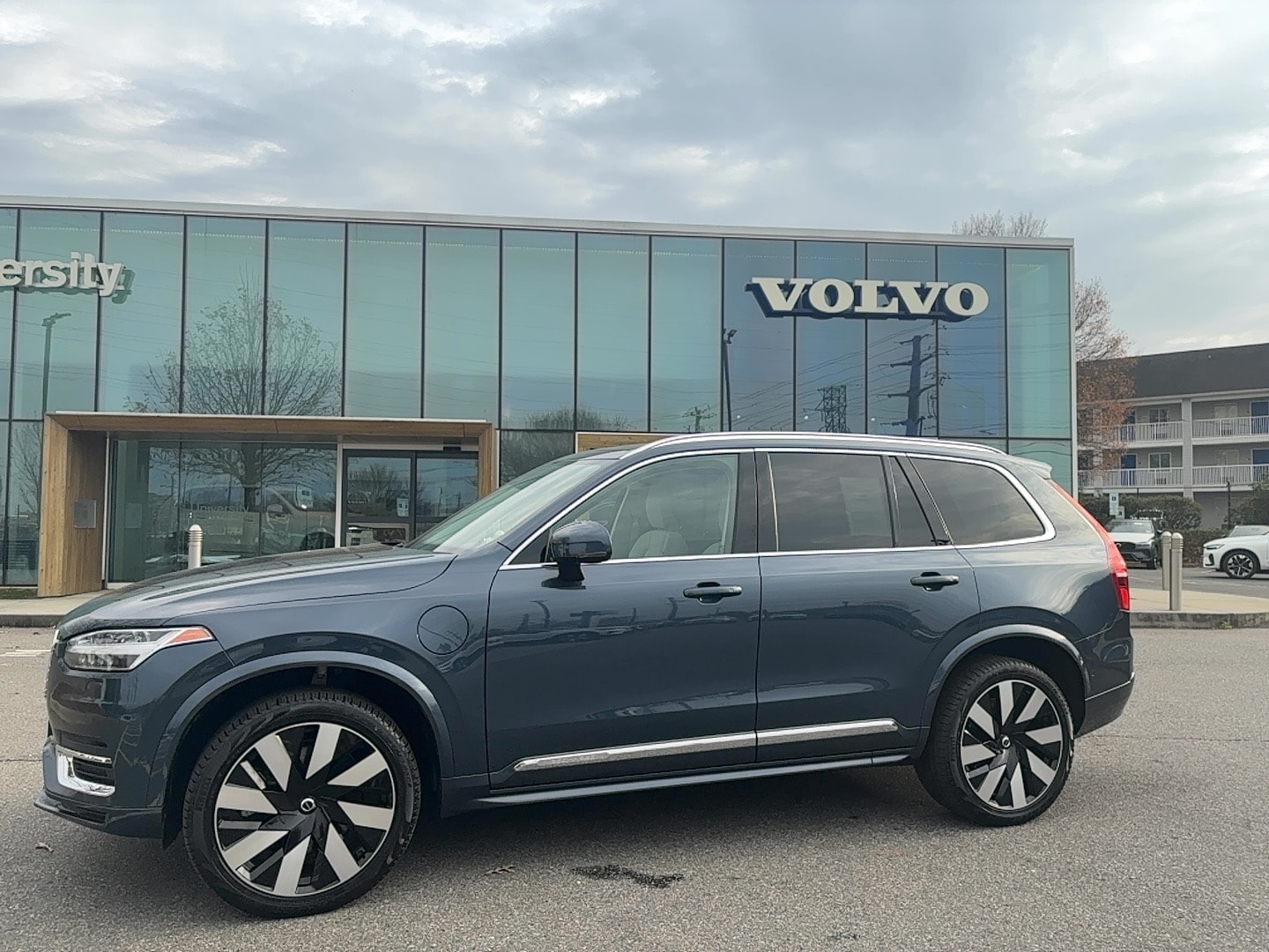 2024 Volvo XC90 Plus's photo