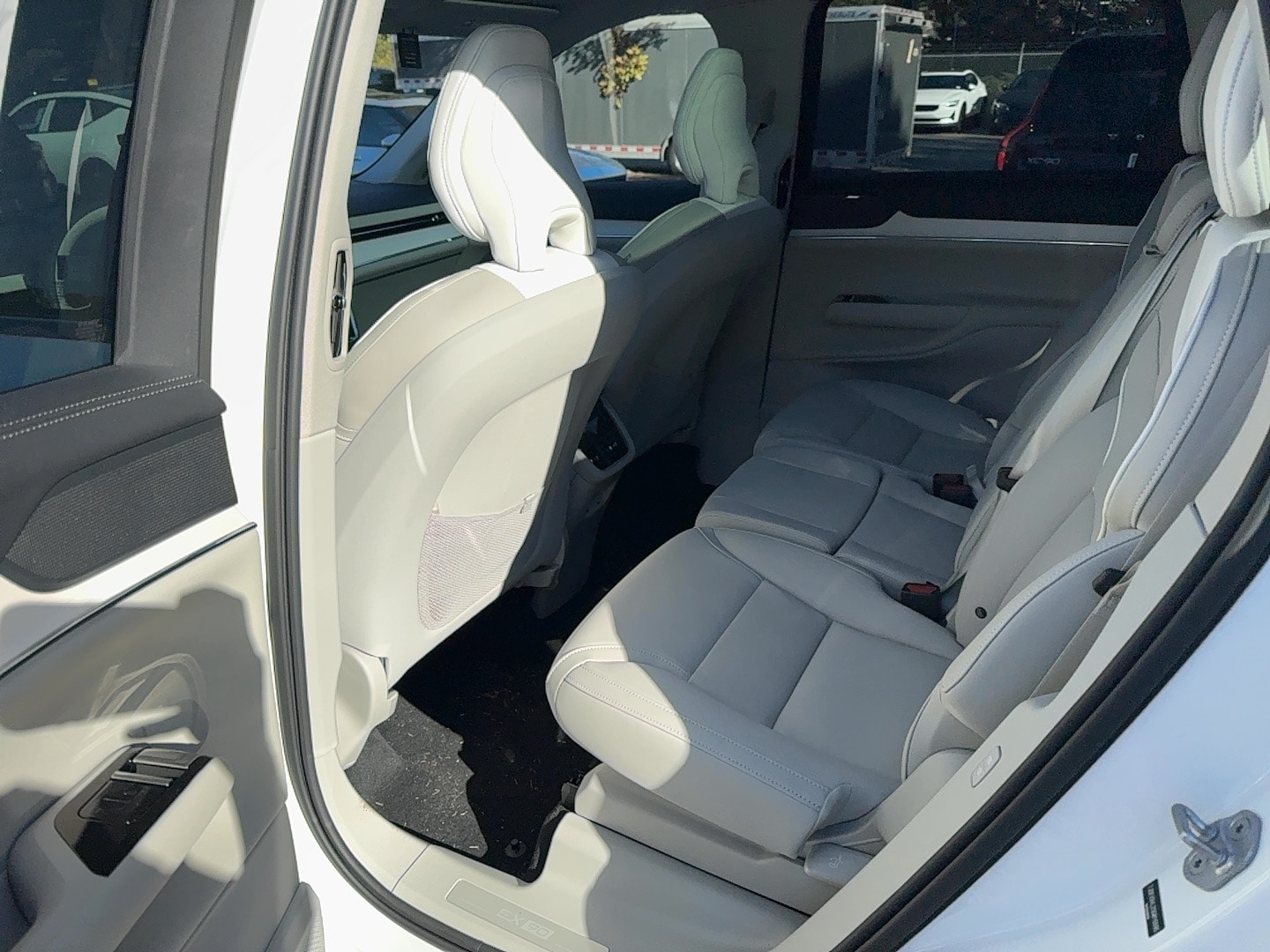 2025 Volvo EX90 Ultra - Photo 7