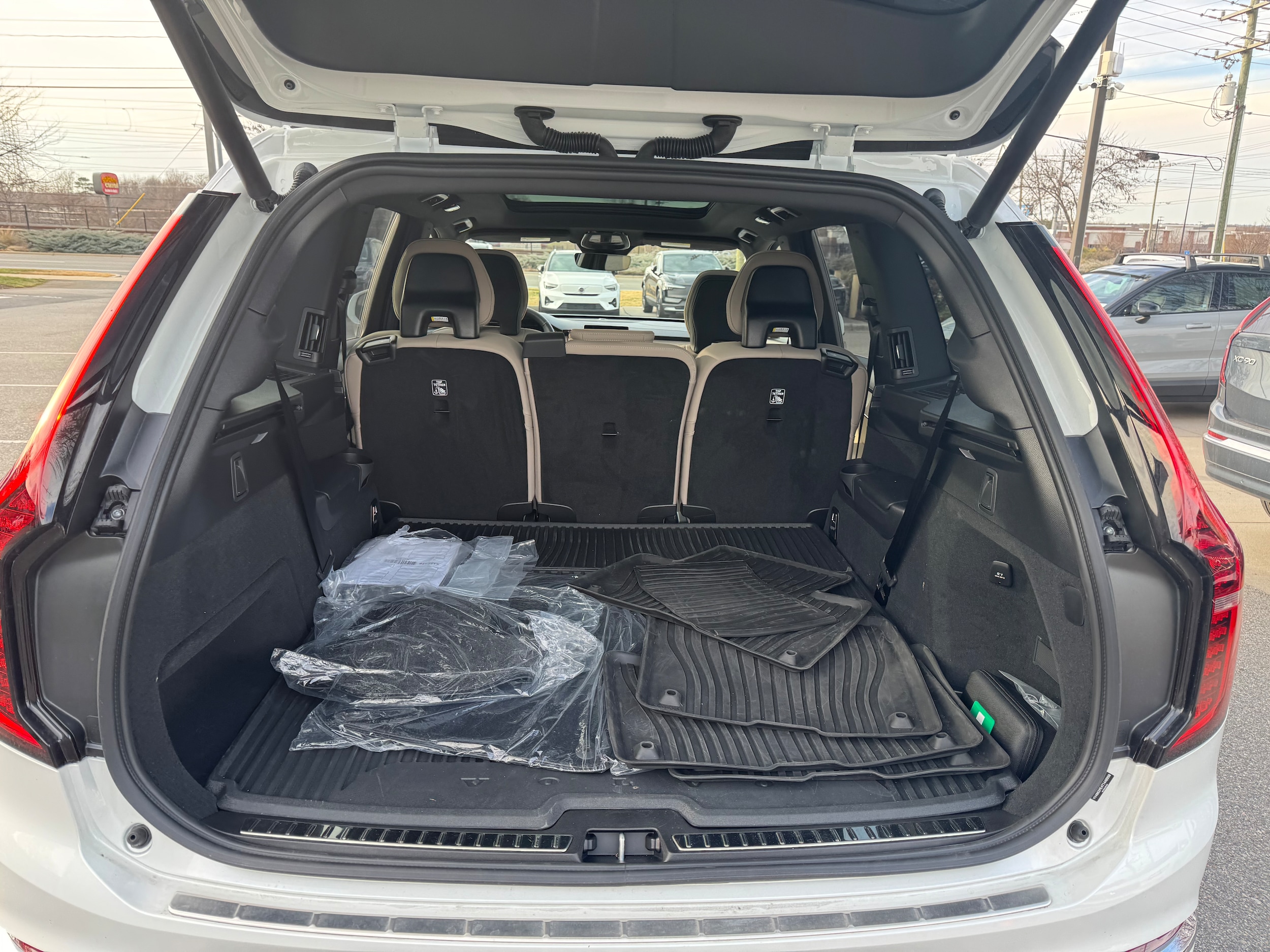 2026 Volvo XC90 Plus - Photo 12