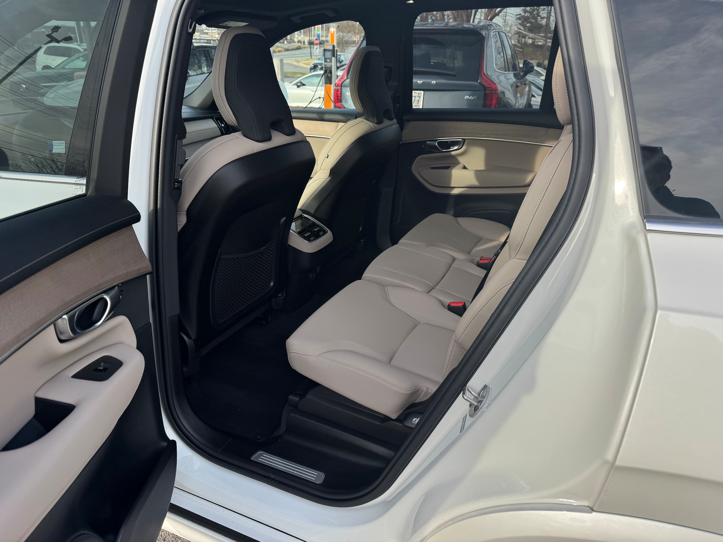 2026 Volvo XC90 Plus - Photo 9